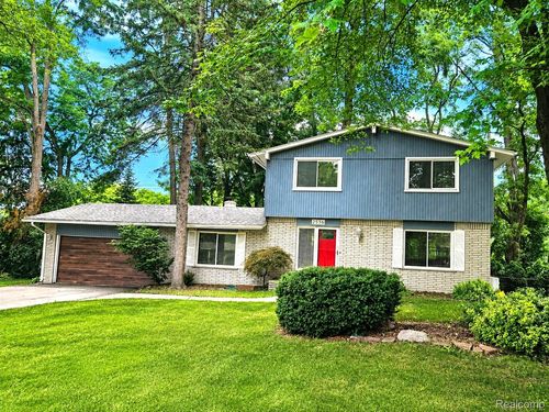 2536 Alveston Dr, Bloomfield Hills, MI, 48304-1800 | Card Image