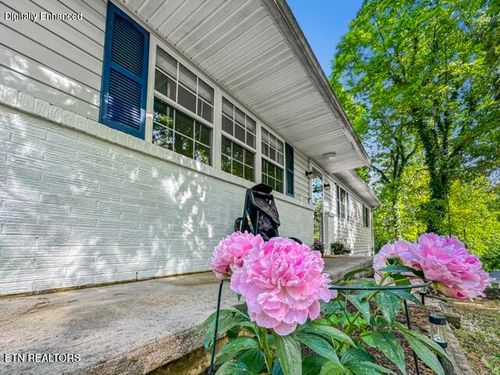 1465 Johnathan Dr, Louisville, TN, 37777-4732 | Card Image