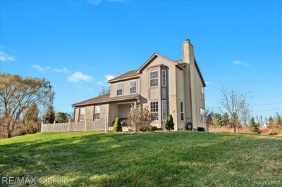 10495 Gordon Road, Home with 3 bedrooms, 2 bathrooms and null parking in Tyrone Twp MI | Image 3