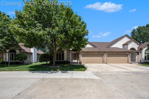 47284 Hunters Chase Dr, Macomb, MI, 48042-5128 | Card Image