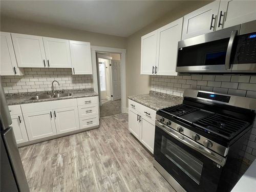 fl-2-863 5th Ave, Coraopolis, PA, 15108-1552 | Card Image