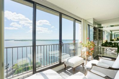 2212 - 33 Harbour Sq, Condo with 1 bedrooms, 1 bathrooms and 1 parking in Toronto ON | Image 2