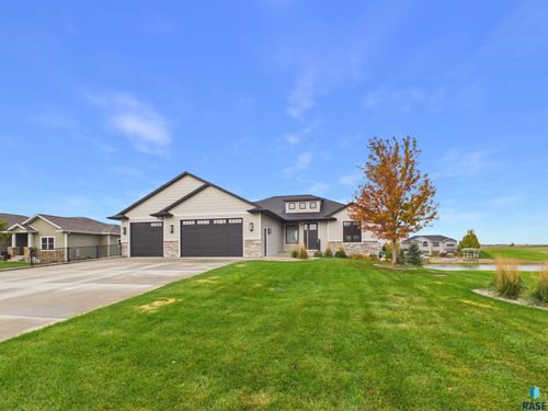 113 Woodland Dr, Madison, SD, 57042-9017 | Card Image