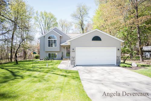 10609 Ridgewood Dr, Greenville, MI, 48838-8144 | Card Image