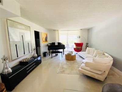 123 - 1040 Se 4th Ave, Condo with 2 bedrooms, 2 bathrooms and null parking in Deerfield Beach FL | Image 2