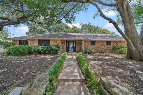 908 Little Creek Trail, Oak Leaf, TX, 75154 | Card Image