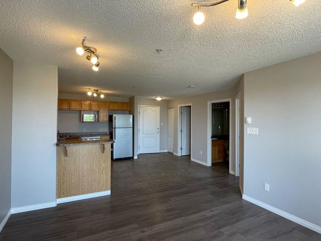 1317 - 330 Clareview Station Dr Nw, Condo with 1 bedrooms, 1 bathrooms and 2 parking in Edmonton AB | Image 2