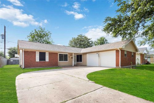 814 Alyse St, Deer Park, TX, 77536-2807 | Card Image