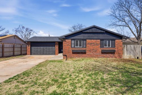 8208 E Grail St, Wichita, KS, 67207-3310 | Card Image