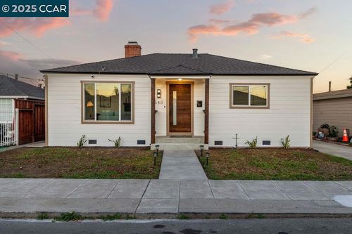 540 38th St, Richmond, CA, 94805-2202 | Card Image