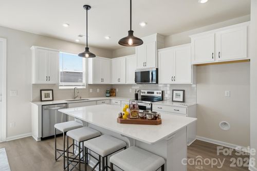 7025 Cerris Drive, Charlotte, NC, 28269 | Card Image