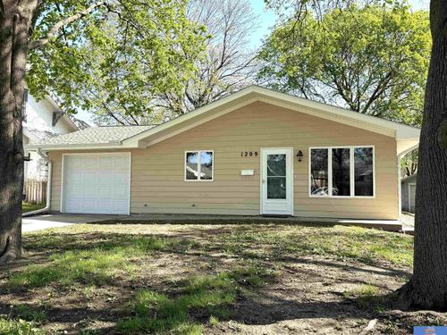 1209 Grant St, Beatrice, NE, 68310-3157 | Card Image