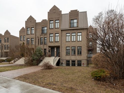 a-633 Av. Atwater, Montréal (Le Sud-Ouest), QC, H3J2S9 | Card Image