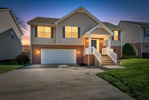 541 Parkvue Village Way, Clarksville, TN, 37043-5584 | Card Image