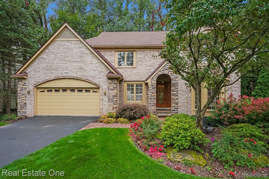 6021 Beachwood Drive, Inactive In West Bloomfield Twp - Zoocasa