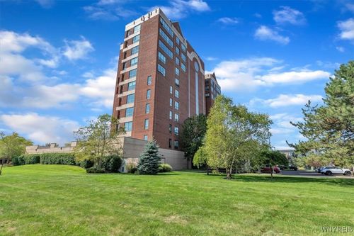 605 Admirals Walk Circle, Buffalo, NY, 14202 | Card Image