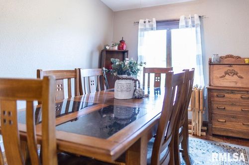 23179 N Arrow Rd, Cuba, IL, 61427-8902 | Card Image