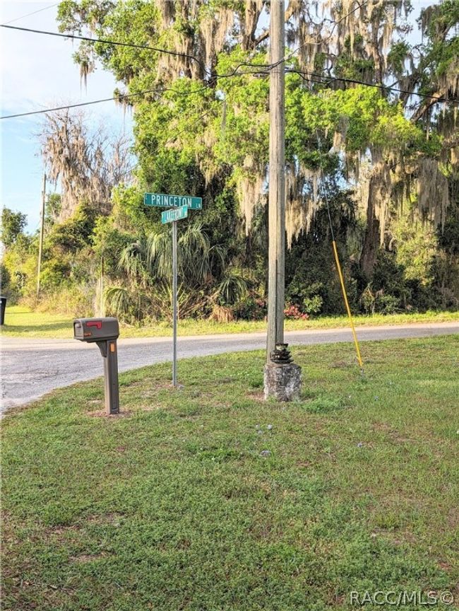 2720 N Lakefront Dr, House other with 2 bedrooms, 1 bathrooms and null parking in Hernando FL | Image 4