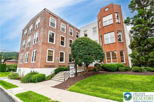 22 S 2nd St, Emmaus, PA, 18049-3984 | Card Image