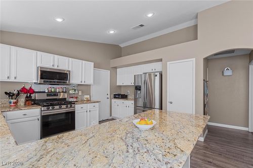 7633 Buckskin Ave, Las Vegas, NV, 89129-6712 | Card Image