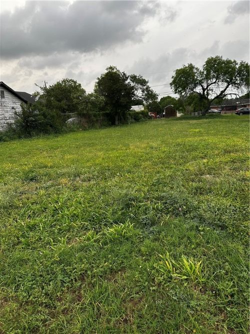 410 W Huisache Ave, Kingsville, TX, 78363-5348 | Card Image