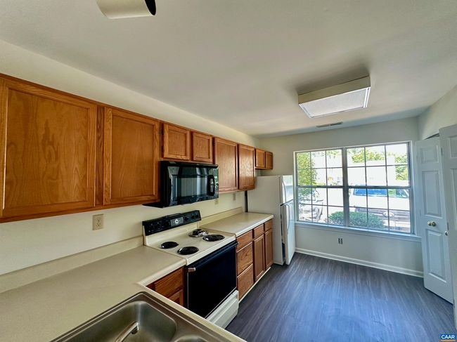 1375 Le Parc Ter, House attached with 2 bedrooms, 3 bathrooms and null parking in CHARLOTTESVILLE VA | Image 6