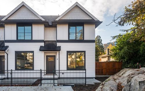 4-820 Dunsmuir Rd, Esquimalt, BC, V9A5B7 | Card Image
