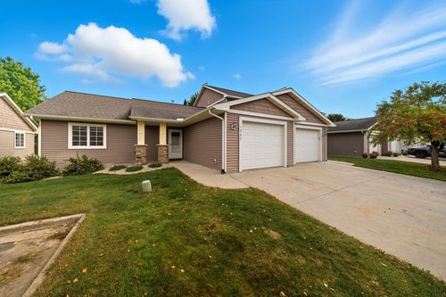 1762 Bennett St, River Falls, WI, 54022-4875 | Card Image