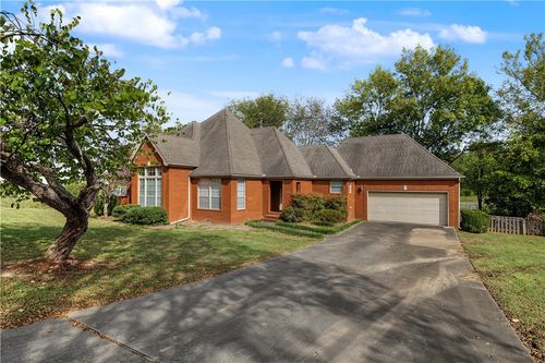 3138 N Warwick Dr, Fayetteville, AR, 72703-6511 | Card Image