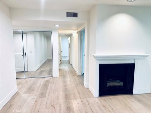 170-4648 Park Granada, Calabasas, CA, 91302 | Card Image