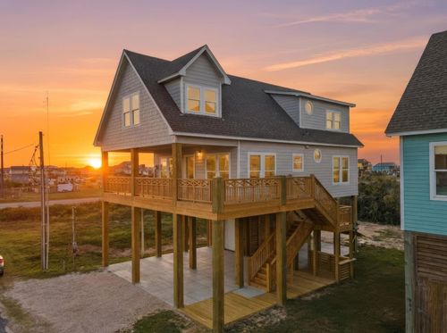 990 Peachtree, Gilchrist, TX, 77617 | Card Image