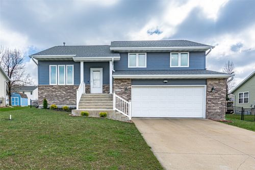 2335 Jomar Ct Sw, Cedar Rapids, IA, 52404-3260 | Card Image