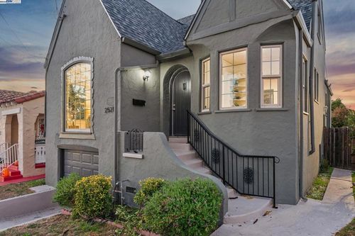 2521 80th Ave, Oakland, CA, 94605-3453 | Card Image