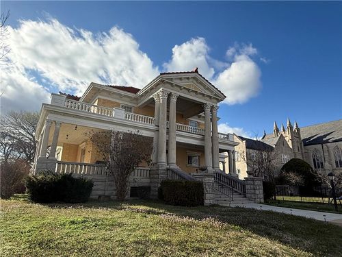 215 S 5th St, Independence, KS, 67301-3801 | Card Image