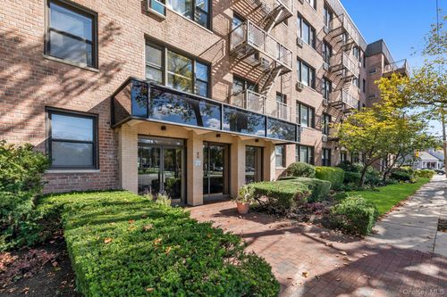 3b-1 Birchwood Ct, Mineola, NY, 11501-4502 | Card Image