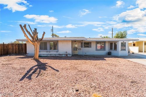 1332 Pyramid Cir, Las Vegas, NV, 89108-1121 | Card Image