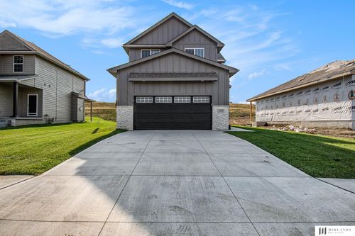 15975 Kempten Creek Dr, Bennington, NE, 68007-5206 | Card Image