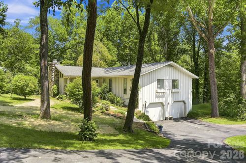 3020 Chestnut Tree Rd, Hendersonville, NC, 28792-1222 | Card Image