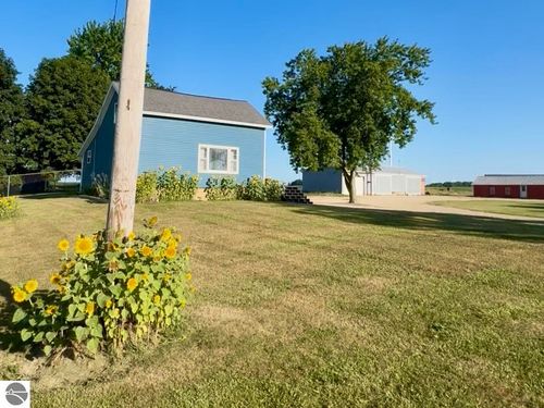 4275 N Vandecar Rd, Weidman, MI, 48893-9752 | Card Image