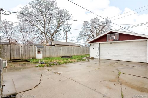 24883 Dale Ave, Eastpointe, MI, 48021-1022 | Card Image