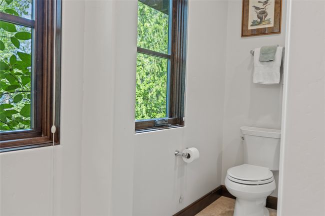 Guest bathroom. | Image 49