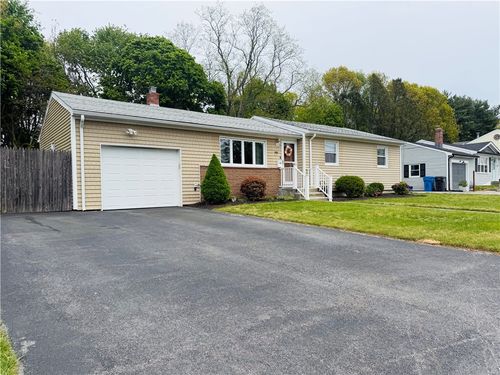 124 Zinnia Dr, Cranston, RI, 02920-8020 | Card Image