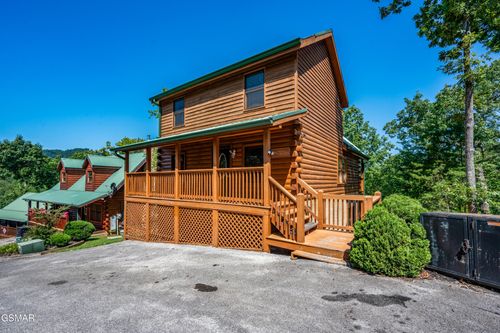 737 Chickasaw Gap Way, Pigeon Forge, TN, 37863 | Card Image