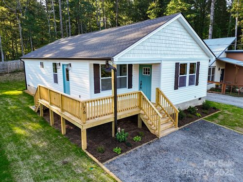 176 Pisgah Dr, Brevard, NC, 28712-8577 | Card Image