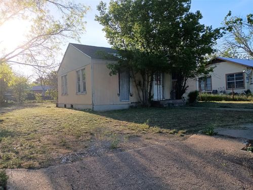 600 5th Ave, Coleman, TX, 76834-3833 | Card Image