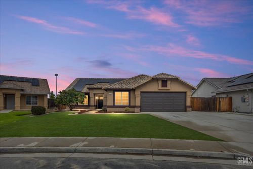 11714 Wrangler Dr, Bakersfield, CA, 93312-5143 | Card Image