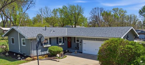 1400 Westwind Dr, Manhattan, KS, 66503-2433 | Card Image