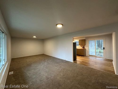 1507 Transue Ave, Burton, MI, 48509-2425 | Card Image