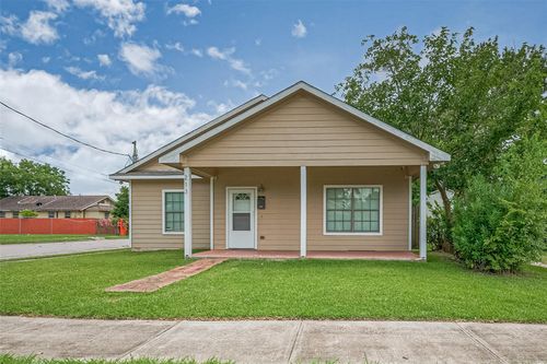 213 W Murrill St, Baytown, TX, 77520-4040 | Card Image