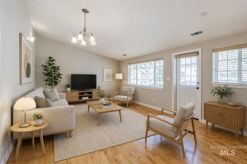 225 W Village Ln, Boise, ID, 83702-6211 | Card Image